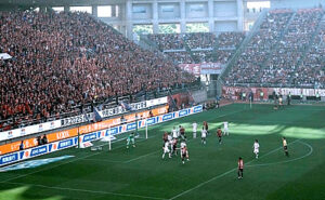 業務部 企画課 休日 サッカー観戦